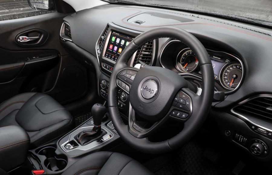 Интерьер Jeep Cherokee Trailhawk (KL) 2018 года  (AU) (фото 17 из 42)